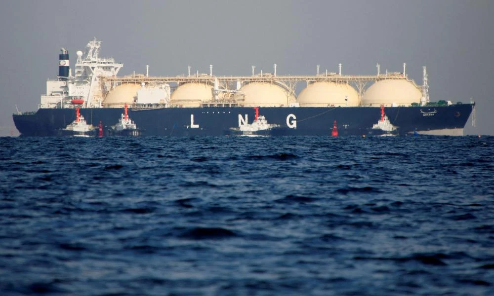 Στο στόχαστρο των νέων κυρώσεων της ΕΕ το LNG και οι χρηματοοικονομικές συναλλαγές της Ρωσίας